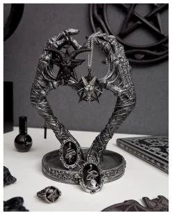 Schwarze Gothic Baphomet Halskette -Cosplay Verkäufe skeletthand mit herz schmuckhalter skeleton hand with heart jewellery stand 50300 081
